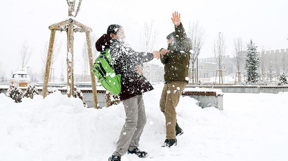 Yarın okullar tatil mi? 31 Aralık kar tatili olan il ve ilçeler hangileri?