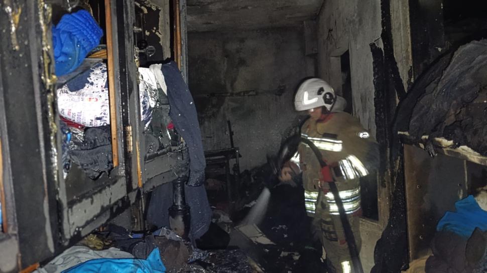 Hatay'da kumaş deposunda yangın çıktı