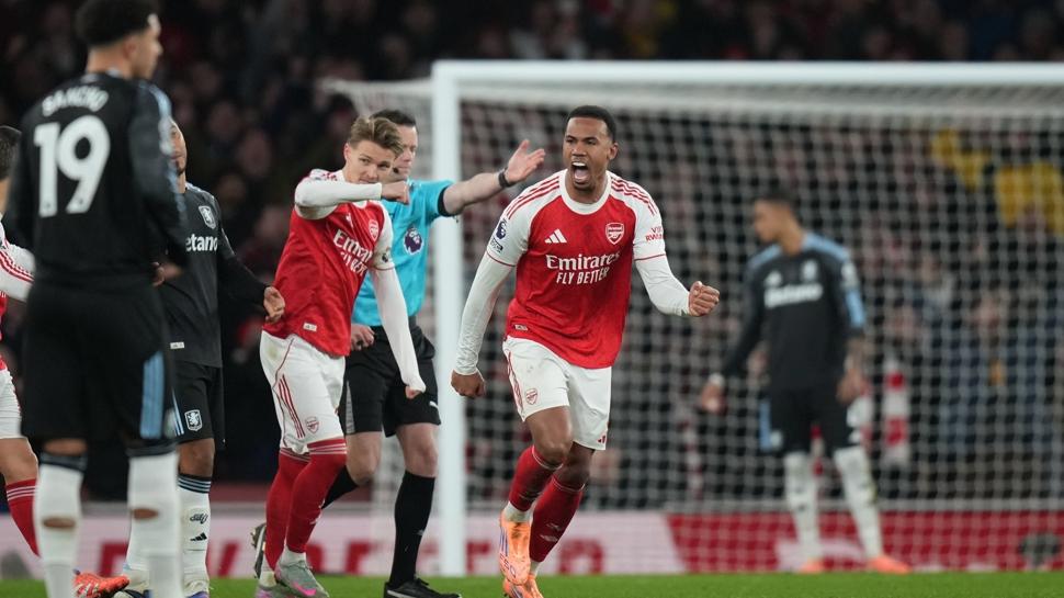 Lider Arsenal formda Aston Villa'yı dağıttı!