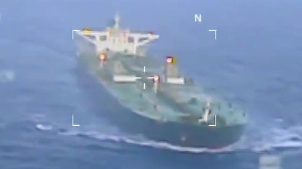 Petrol tankerinden �a��rtan ka��� plan�!  Tanker �zerine Rusya bayra�� �izdiler