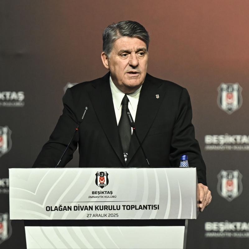 Serdal Adal�: T�m d�nyaya bar�� ve huzur dolu bir y�l diliyorum