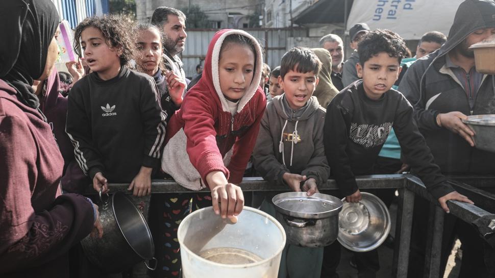Soykırımcı İsrail'den STK'lara darbe... BM: Yardım faaliyetleri etkilenecek