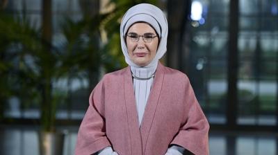 Emine Erdo�an'dan yeni y�l mesaj�:  Zul�mlerin son buldu�u 2026'da bulu�mak dile�iyle