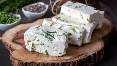 Haf�zan�n ilac� peynir: Kahvalt�da dibini s�y�r�yorlar