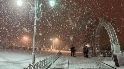 �stanbul'da kar etkisini art�rd�... Y�ksek kesimler beyaza b�r�nd�