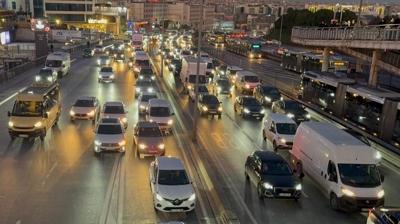 �stanbul'da y�lba�� yo�unlu�u... Trafik y�zde 74'e ��kt�