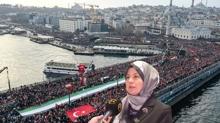 1 Ocak'ta Filistin i�in Galata'ya... T�RGEV Y�netim Kurulu Ba�kan� Hatice Ak�nc� Y�lmaz: Karde�lerimizin yan�nday�z