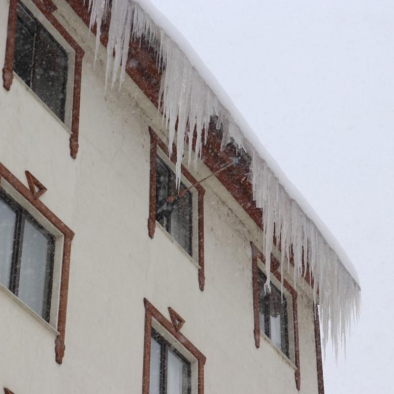 A�r�'da k�� tehlikesi... Buz sark�t� hastanelik etti