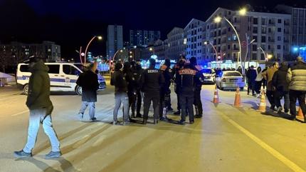 Kavgay� ay�ran polis memuru b��aklanm��t�... Olaya ili�kin 2 ki�i tutukland�