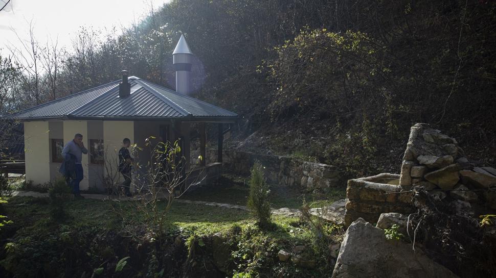 Bosna Hersek'in en küçük camisi... Ziyaretçiler akın etti