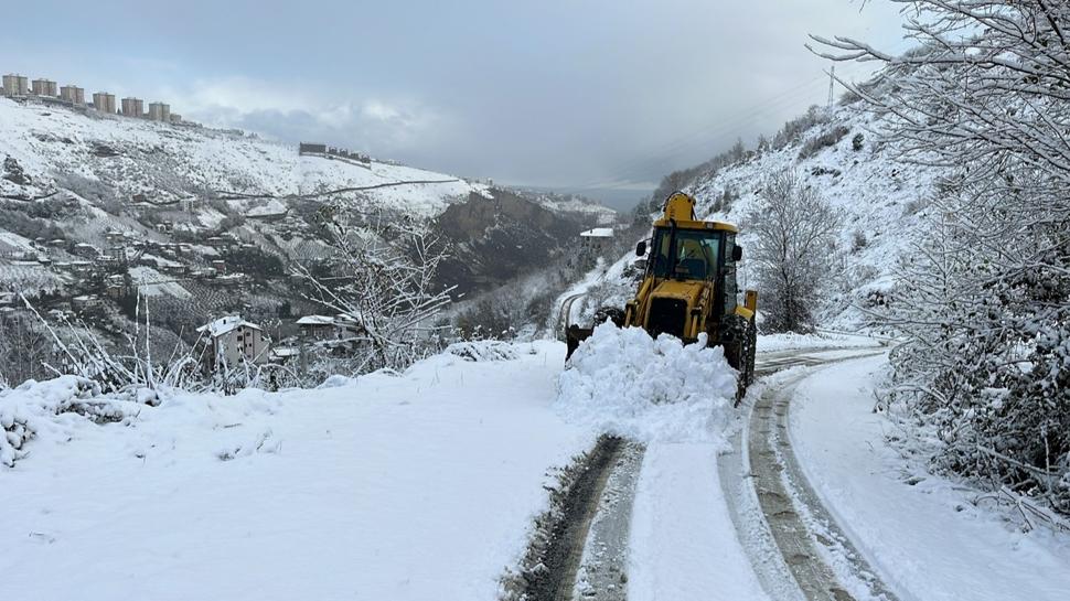 Karadeniz kara gömüldü: 1327 yerleşim yerine ulaşılamıyor