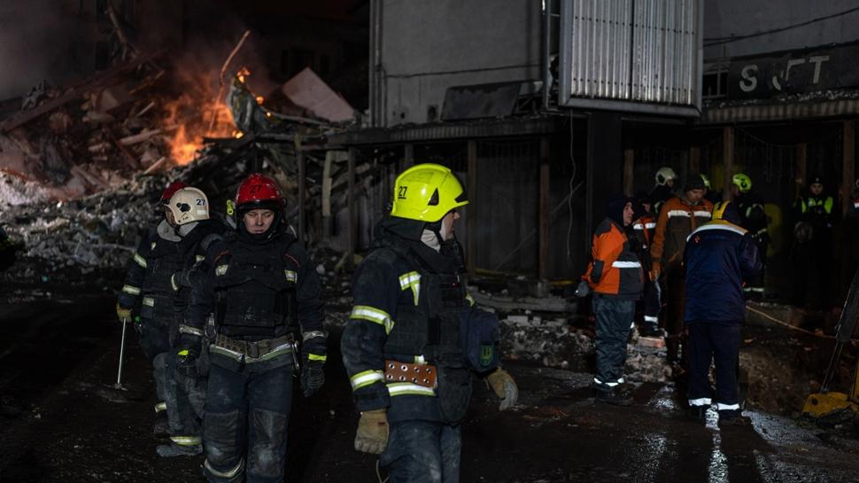Rusya'dan Ukrayna'ya füze saldırısı: 20'den faza kişi yaralandı