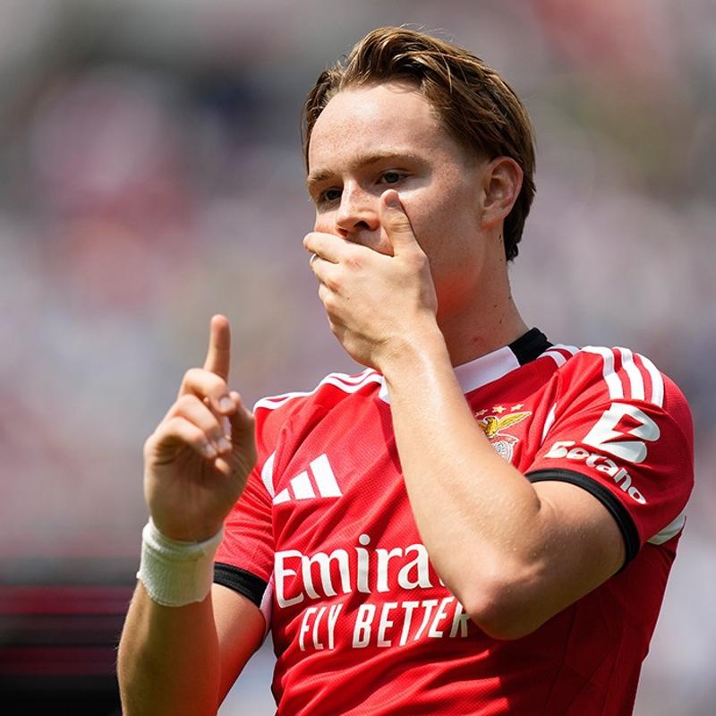 Schjelderup'u ver Rafa Silva'y� al