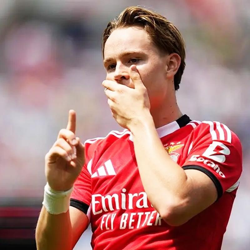 Schjelderup'u ver Rafa Silva'y� al