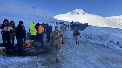 Artvin'de ��� alt�nda kalan �oban i�in arama �al��malar� s�r�yor