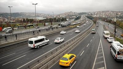 �stanbul'da haftan�n son i� g�n�nde trafik sakin seyrediyor