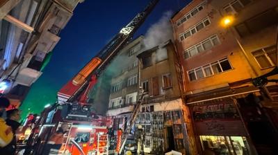 Kad�k�y'de binada ��kan yang�nda bir ki�i a��r yaraland�