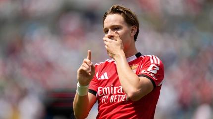 Schjelderup'u ver Rafa Silva'y� al