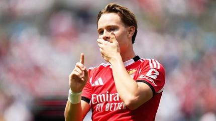 Schjelderup'u ver Rafa Silva'y� al