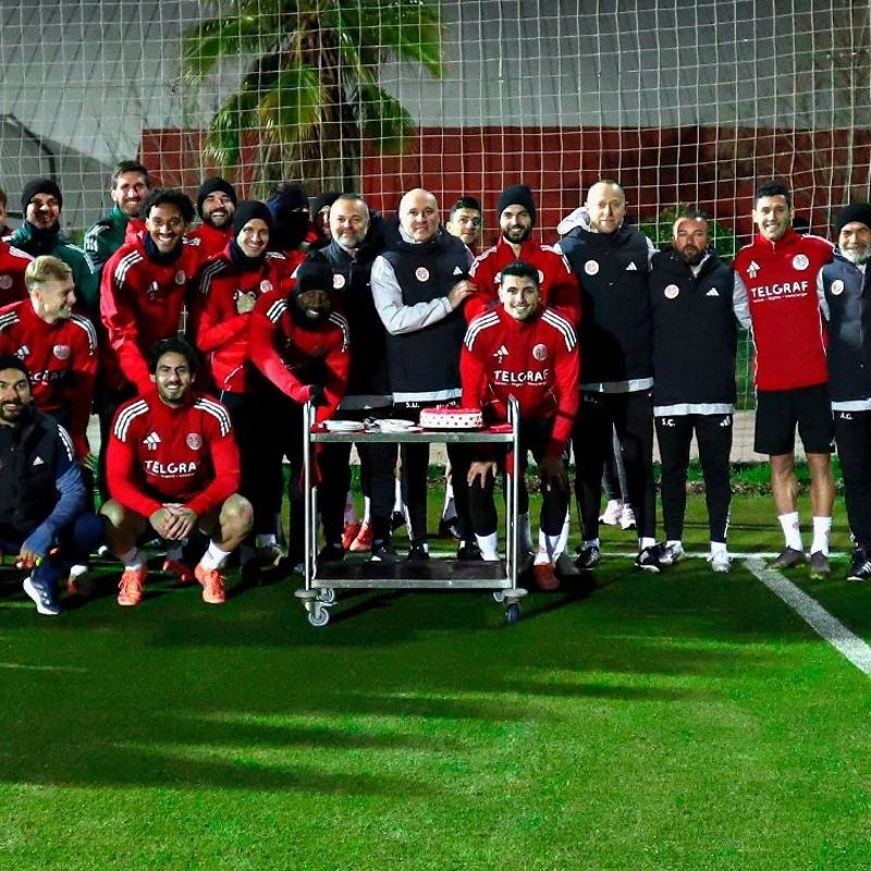 Antalyaspor, yeni hocas�yla ilk antrenman�na ��kt�
