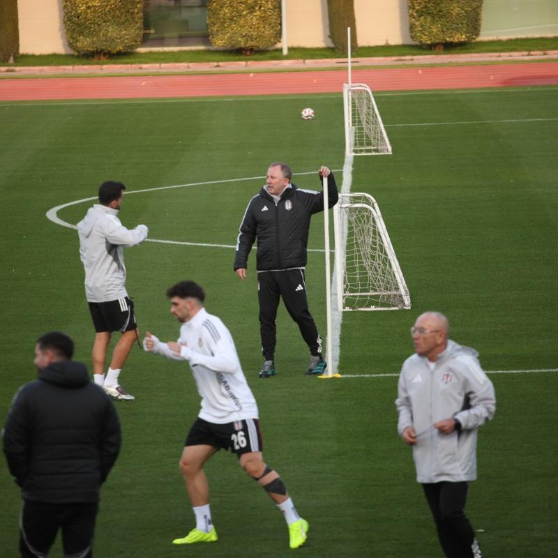 Be�ikta�'ta Antalya kamp� devam ediyor