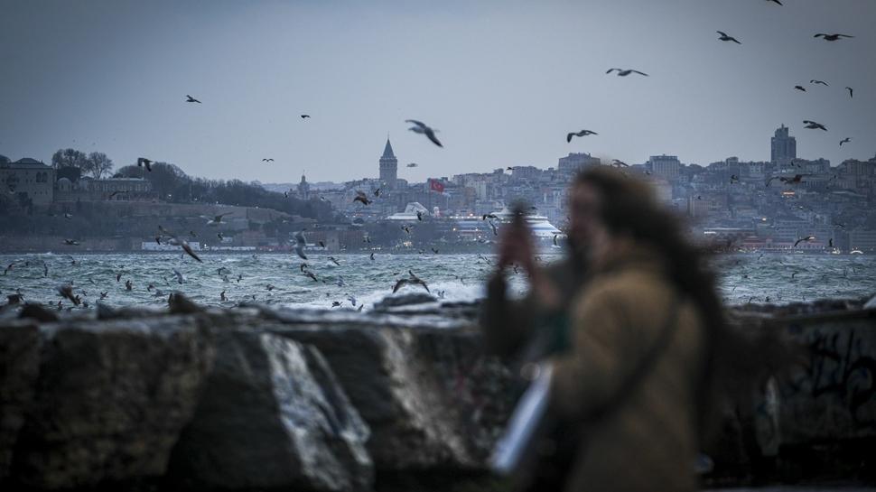 İstanbul'da şiddetli lodos... Valilik zehirlenmelere karşı uyardı