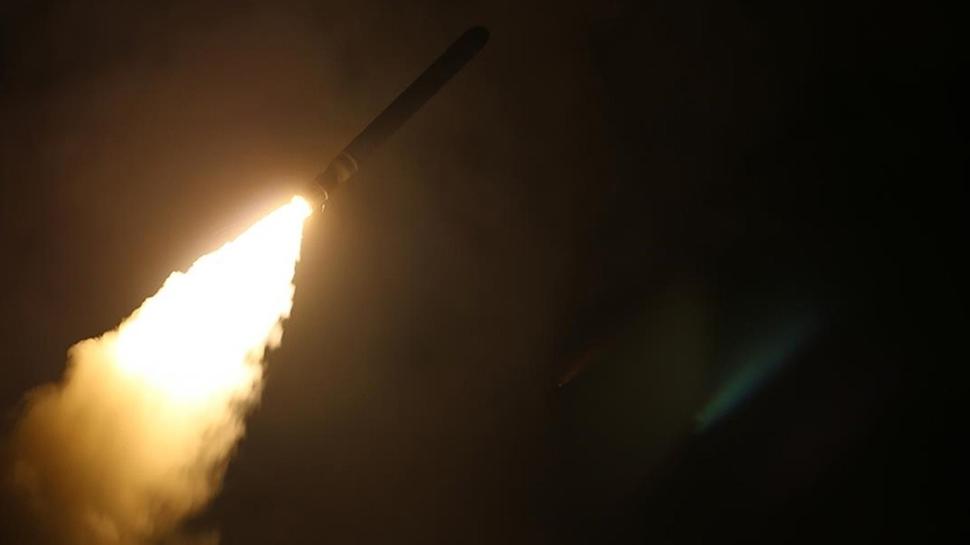 Suriye'deki Mezze Askeri Havaalanı yakınlarına roketli saldırı