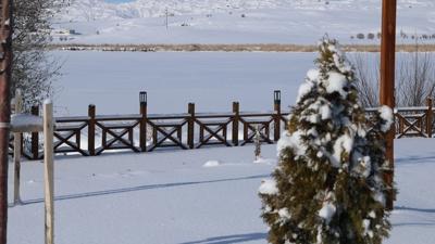 Eksi 21 derecede do�a sustu... Hafik G�l� buz tuttu