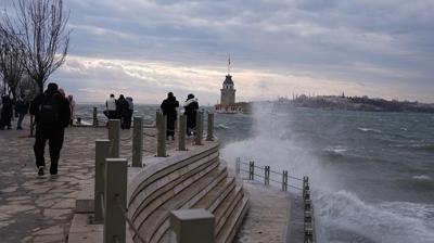 �stanbul'da etkili olan lodos hayat� olumsuz etkiliyor