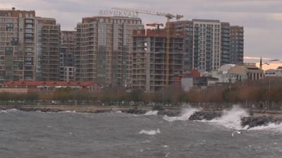 �stanbul'u lodos vurdu! Dev dalgalar insan boyuna ��kt�