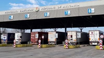 T�rkiye'ye do�ru yola ��km��lard�! Binlerce euro ve yar�m kilo alt�n kom�uya tak�ld�