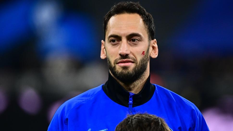 Taraftarlar güne bu haberle uyandı! Hakan Çalhanoğlu resmen duyuruldu: Transfer bitti