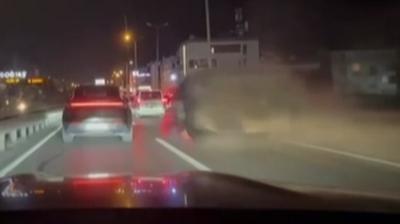 Takla atarak E-5'e dald�: Korku dolu anlar kamerada