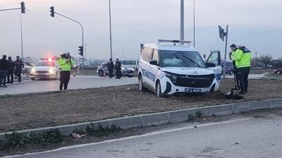 Uygulama noktas�nda �dur� ihtar�na uymad�: 3 polis yaraland�