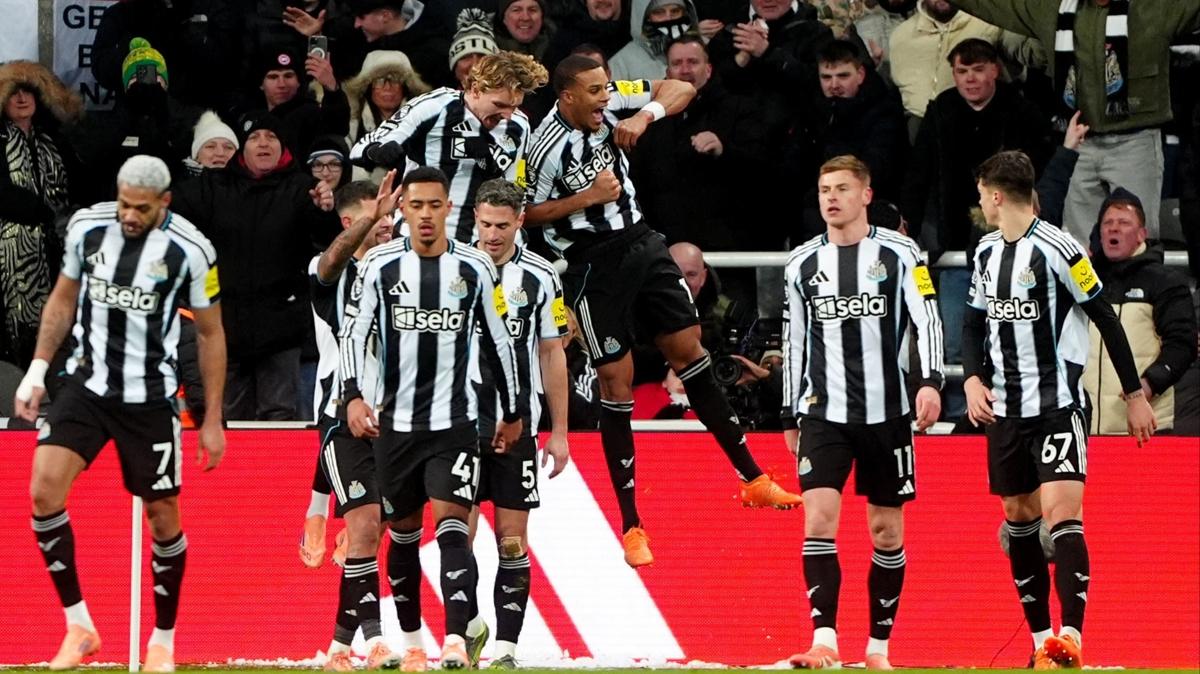 Newcastle United Crystal Palace Premier Ligin foto�raflar� resimleri