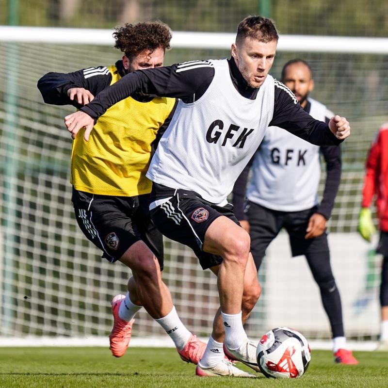 Gaziantep FK'da haz�rl�klar s�r�yor