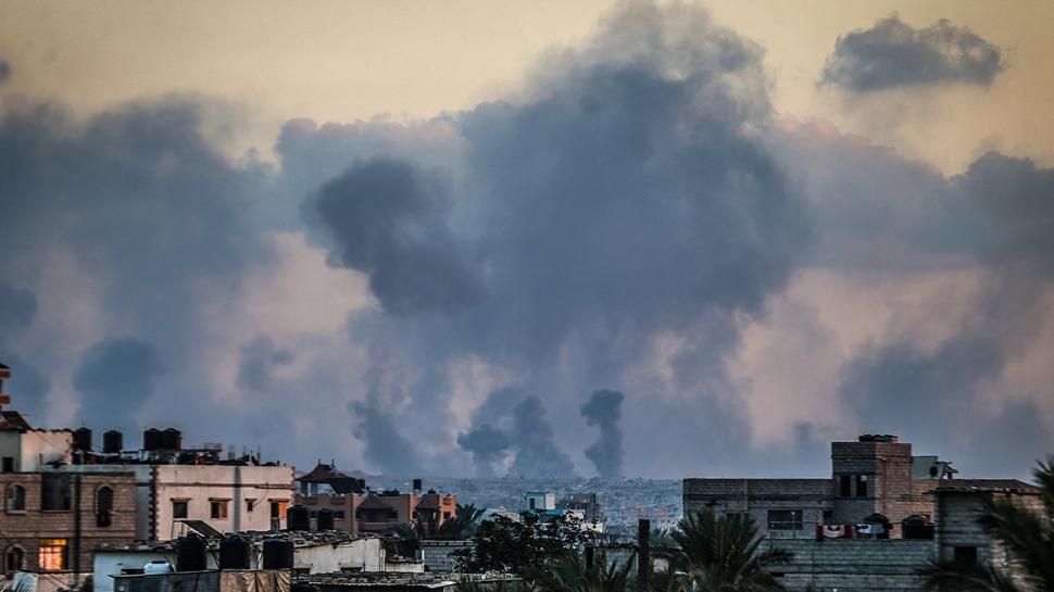 Katil İsrail, Gazze ve Han Yunus'u vurdu