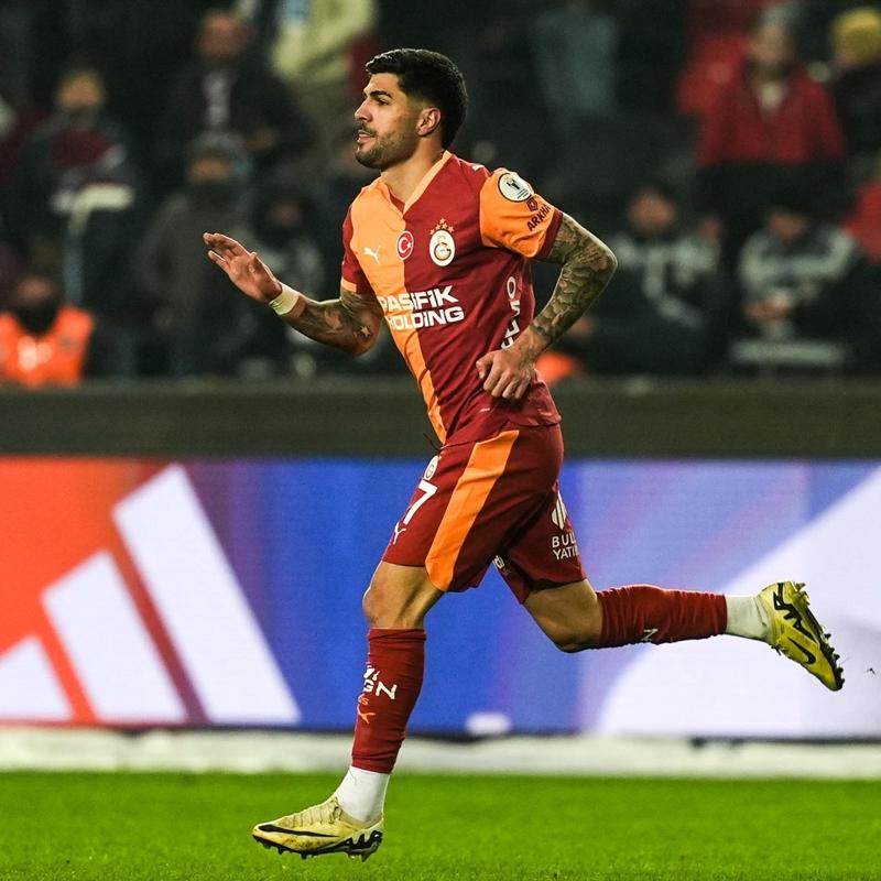 Sahalara d�nd�, gol�n� att�! Eren Elmal� derbide a�lar� sarst�