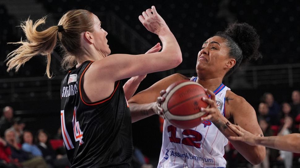 �BK Mersin, kupada yar� finale y�kseldi