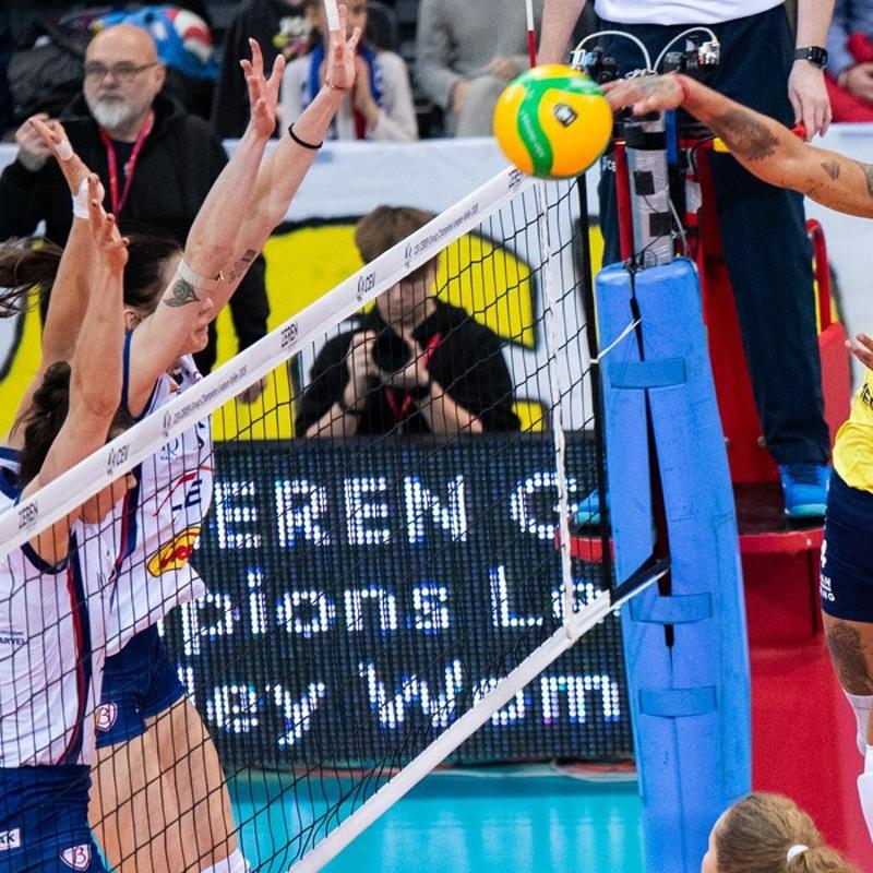 Fenerbah�e Medicana deplasmanda set vermeden kazand�