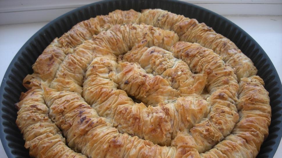 Simit gibi gevrek cevizli sar� burma tarifi: Bol �erbetli, bol lezzetli