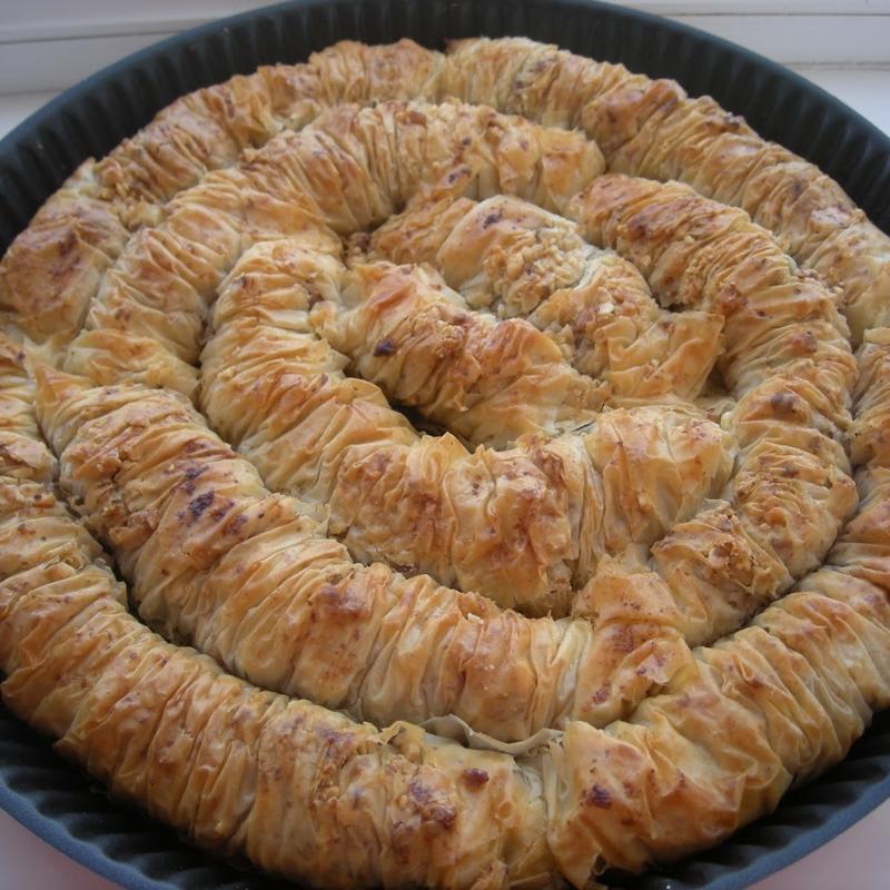 Simit gibi gevrek cevizli sar� burma tarifi: Bol �erbetli, bol lezzetli