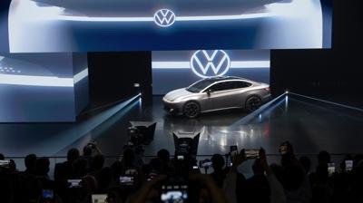 Alman devinde kamera krizi... Volkswagen binlerce arac�n� geri �a��rd�