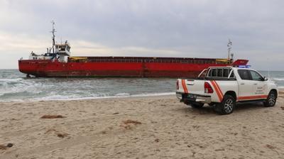 Marmara'y� lodos vurdu! Karaya oturan gemi kurtar�ld�