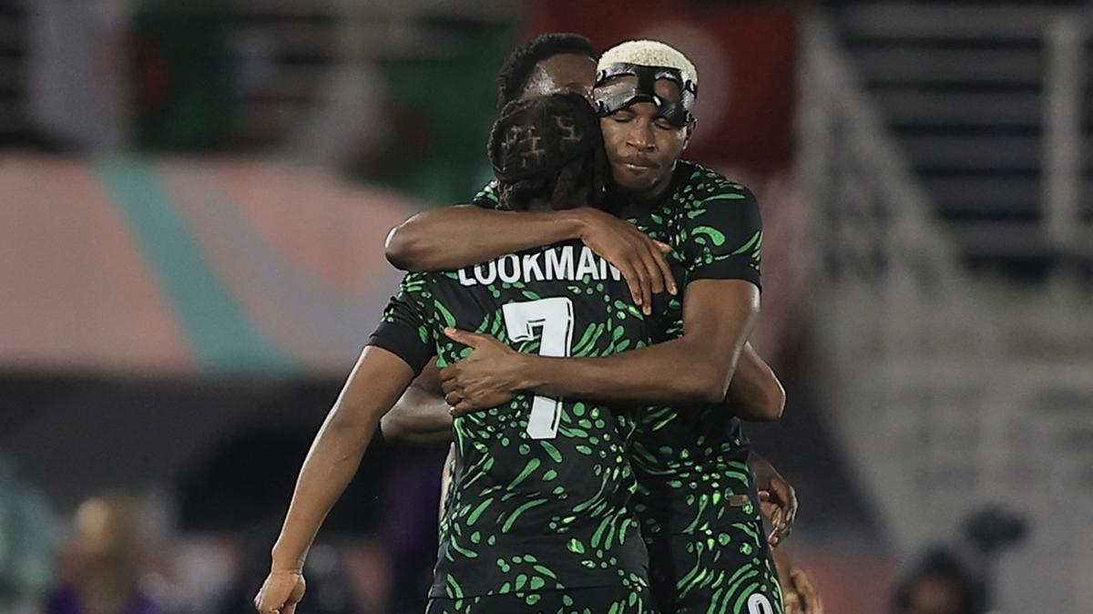 Eric Chelle Ademola Lookman Victor Osimhen foto�raflar� resimleri