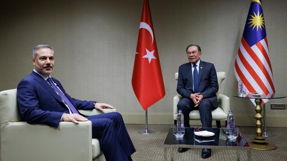 Bakan Fidan, Malezya Başbakanı Enver ve Dışişleri Bakanı Mohamad ile görüştü