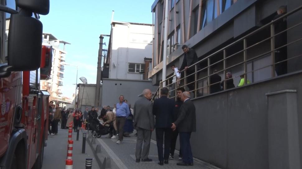 Bayrampaşa Kaymakamlığı'nda yangın: Vatandaşlar tahliye edildi