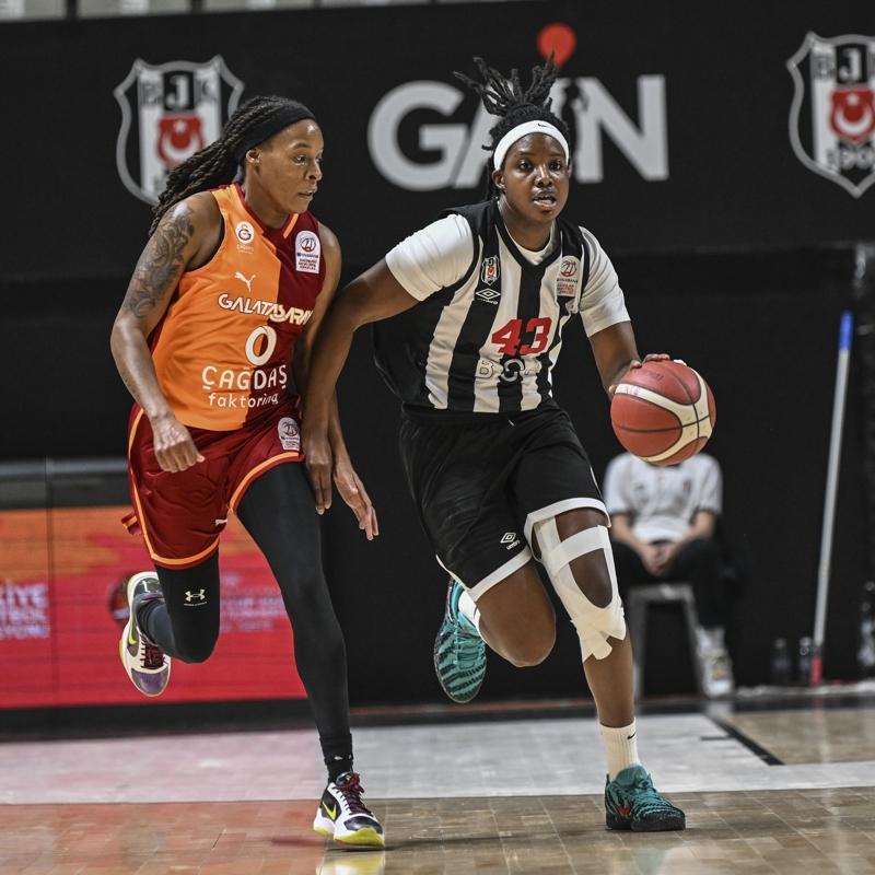 Derbide Galatasaray, Be�ikta�'� yenerek D�rtl� Final'e y�kseldi