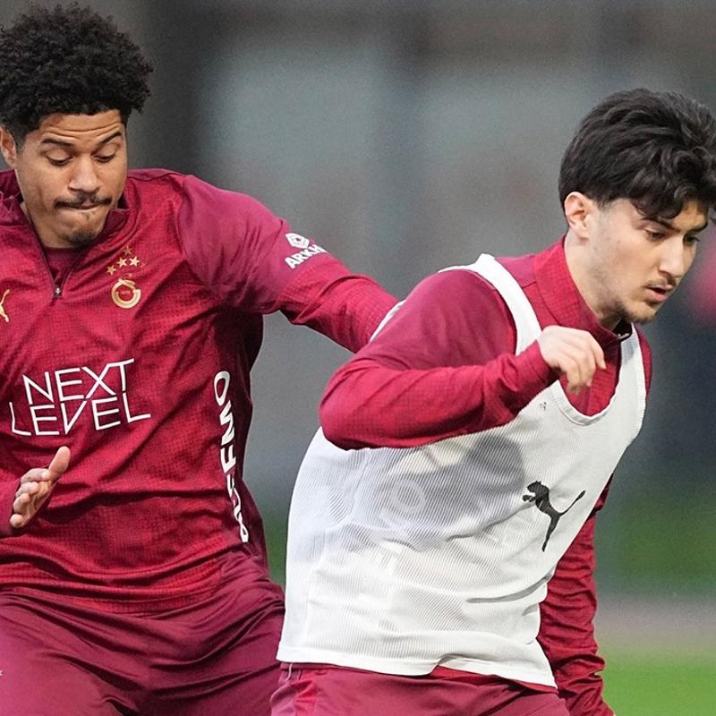 Galatasaray'da Fenerbah�e derbisi mesaisi ba�lad�!