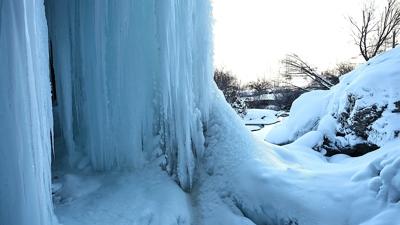 Bayburt'taki S�rakayalar �elalesi buz tuttu!